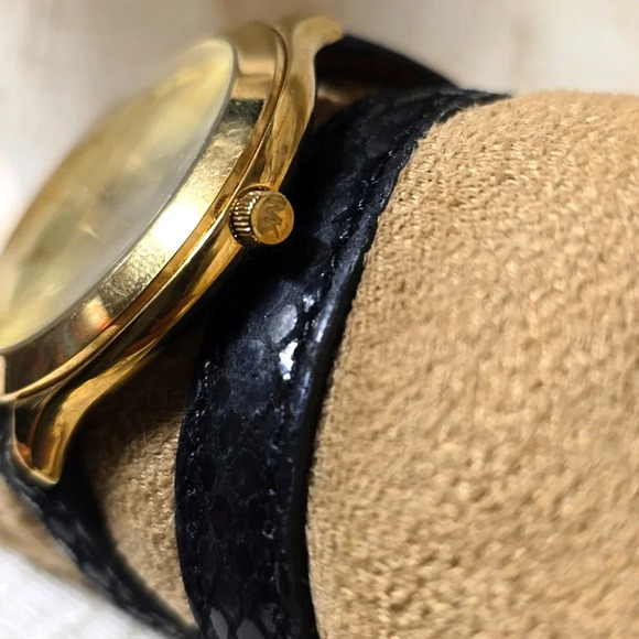 Michael Kors Runway MK2256 Women's Black Leather Analog Dial Quartz Watc… - Picture 3 of 6